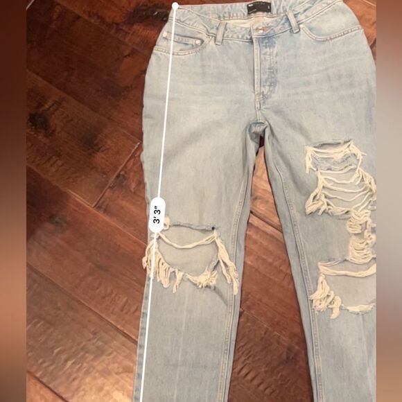 ASOS DESIGN Curve high rise distressed mom jeans light wash with rips 28/30 - Picture 12 of 13